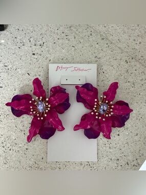 BETSEY JOHNSON Fuchsia Orchid Statement earrings